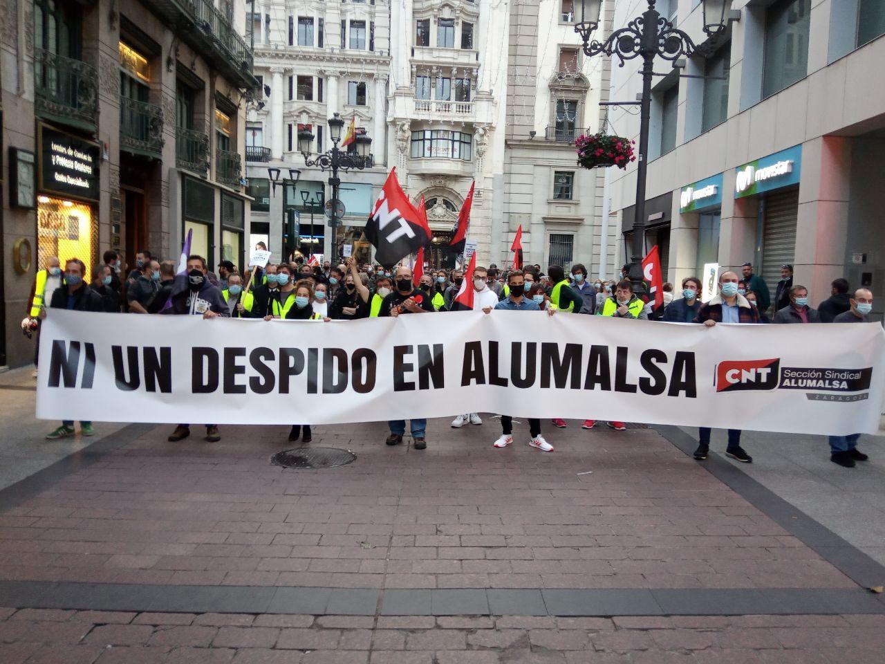 La plantilla de Alumalsa vuelve a salir a defender los empleos