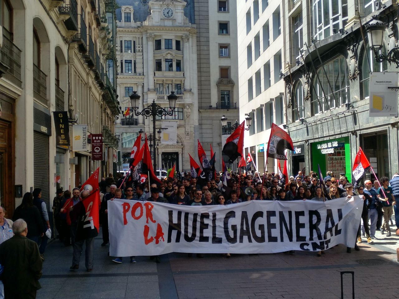 Crónica de la manifestación del 1º de mayo de la CNT de Zaragoza: la CNT llama a la Huelga General