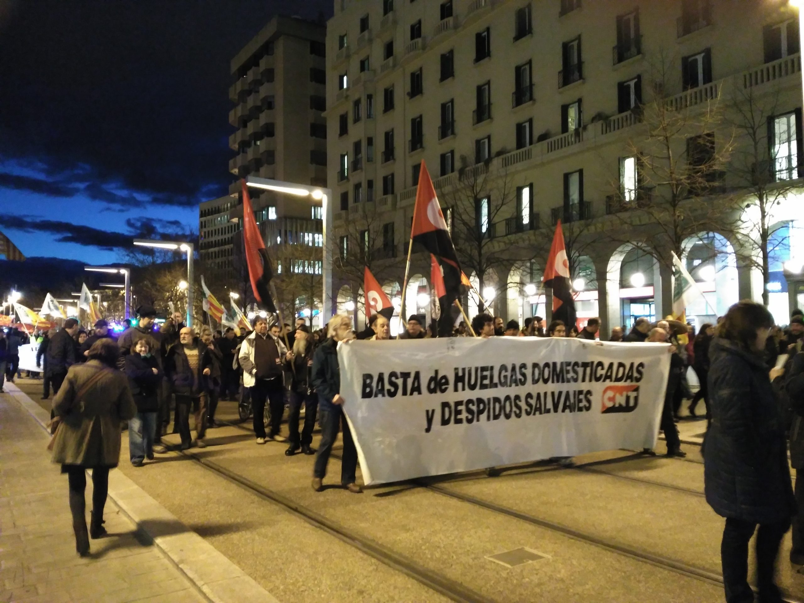 [CNT-Zaragoza] Crónica de la manifestación en apoyo a la plantilla de AUZSA