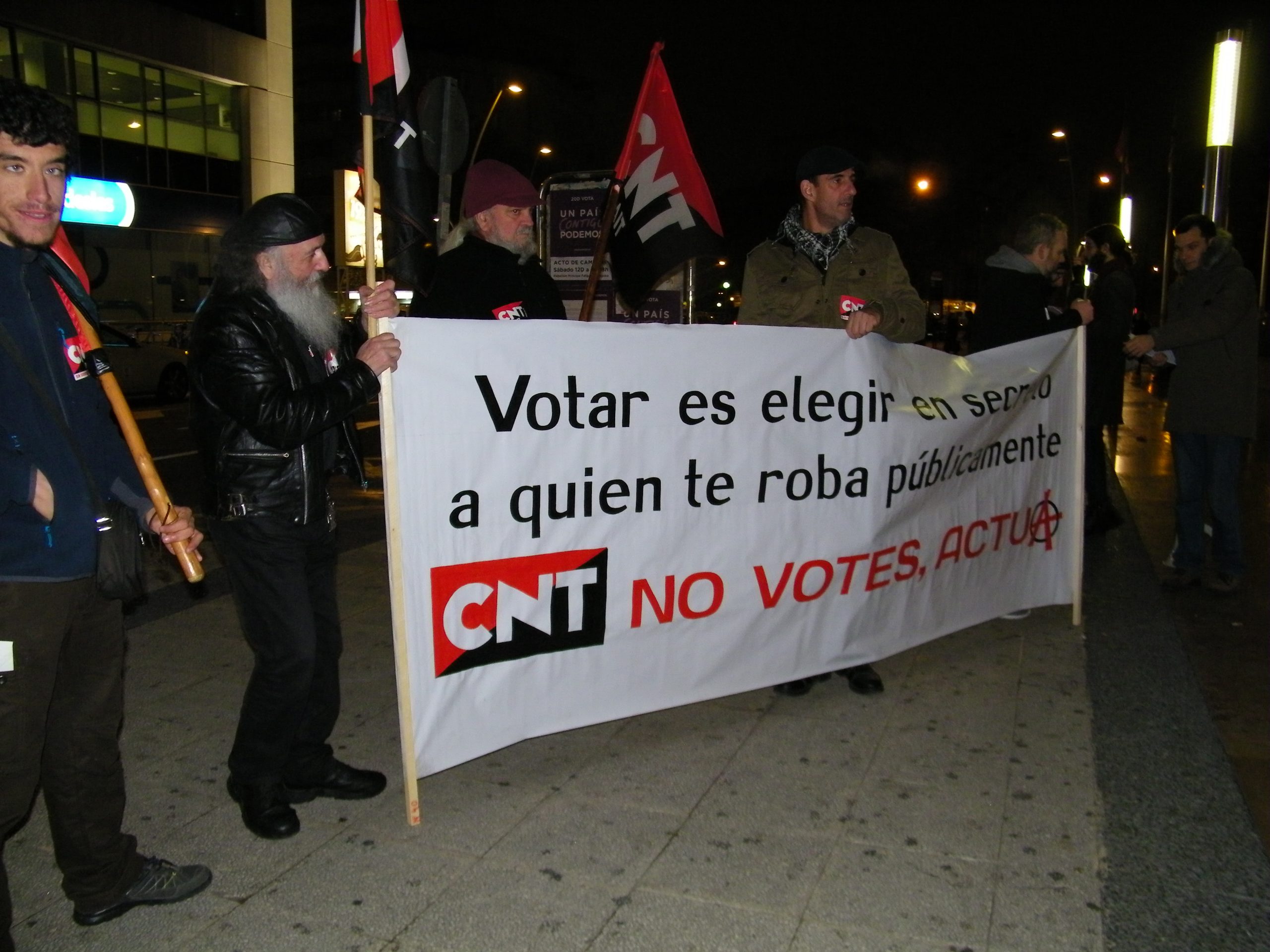 [CNT-Zaragoza] Campaña por la Abstención Activa: Crónica de la concentración frente al Centro Comercial Gran Casa