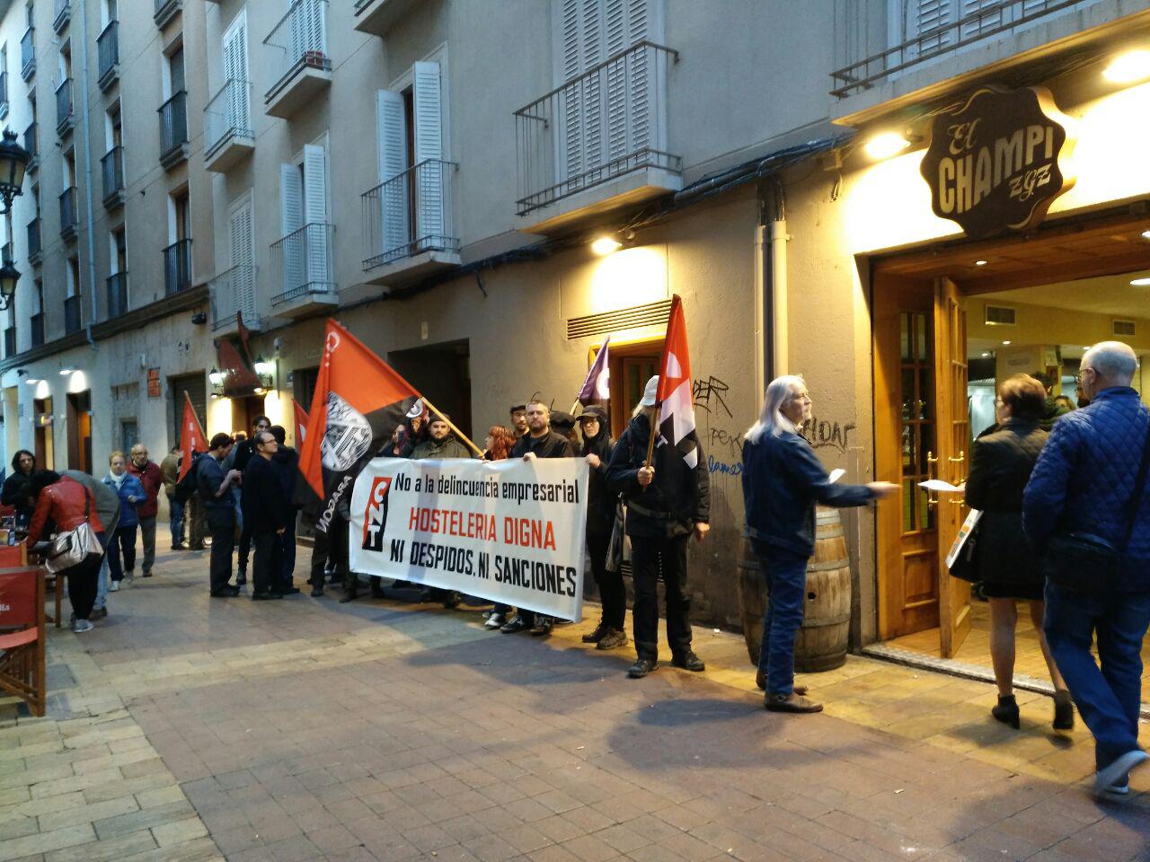 [CNT-Tabenas B.G.] Crónica de la concentración frente a «El Champi» y «La Ballena Colorá» en Zaragoza